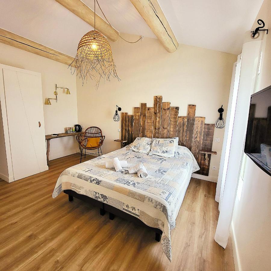 Manade Saint Louis Mas De La Paix Bed & Breakfast Vauvert Bagian luar foto
