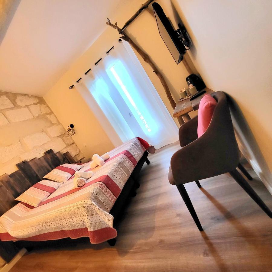 Manade Saint Louis Mas De La Paix Bed & Breakfast Vauvert Bagian luar foto