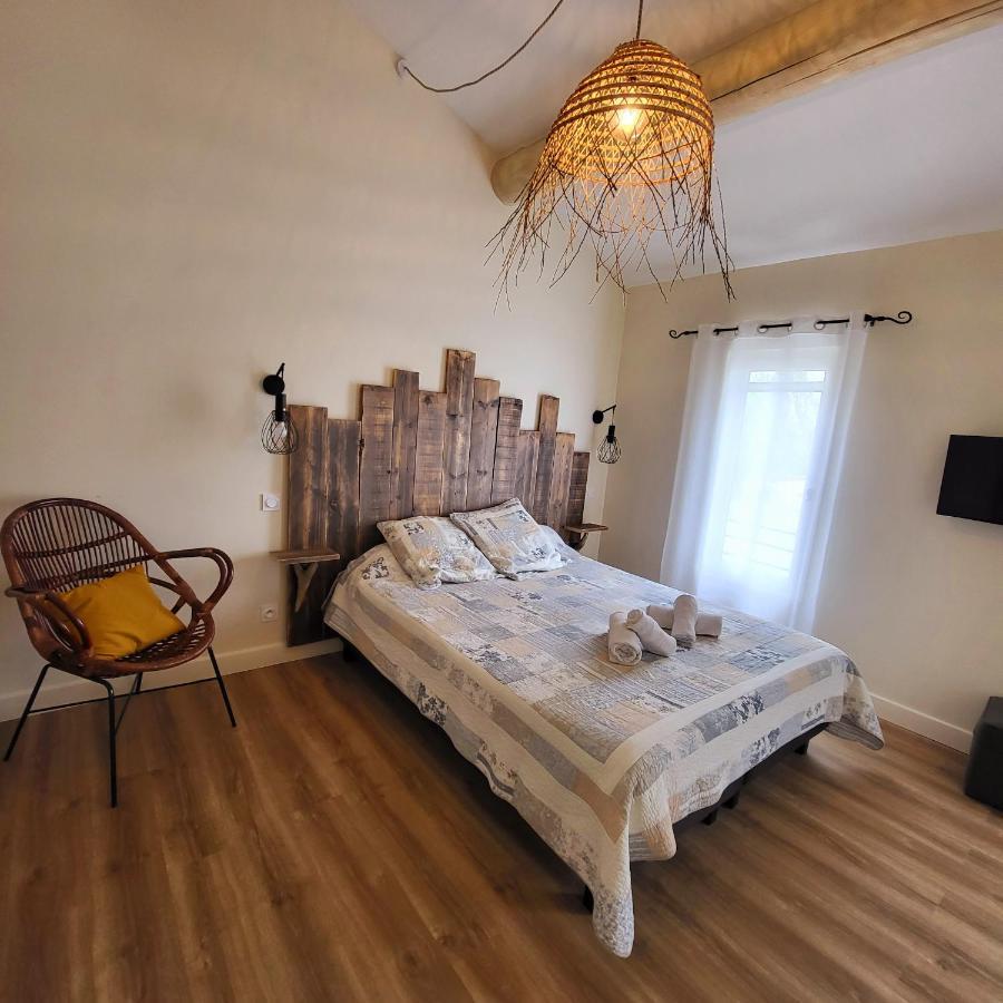 Manade Saint Louis Mas De La Paix Bed & Breakfast Vauvert Bagian luar foto